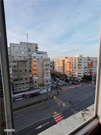 Apartament cu 4 camere decomandat, mobilat în Unirii Sud