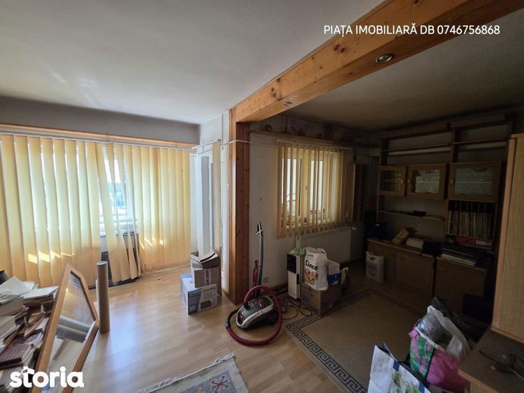 Apartament cu 4 camere decomandat în Central