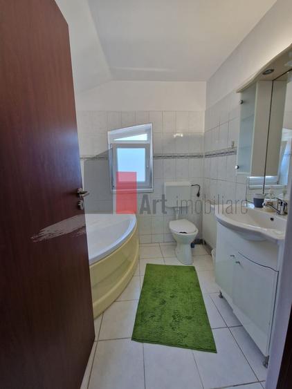 Casă individuală cu 5 camere cu Canalizare în Giulești