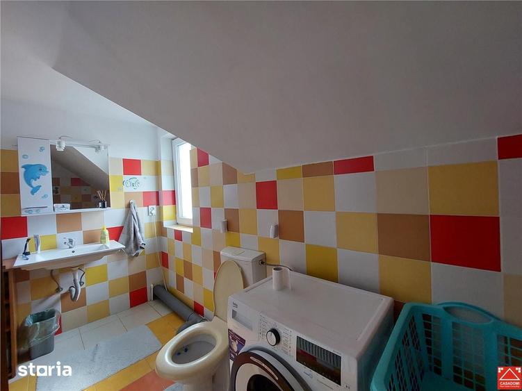 Casă cu 5 camere cu Teren 540 Mp în Sânmihaiu Român