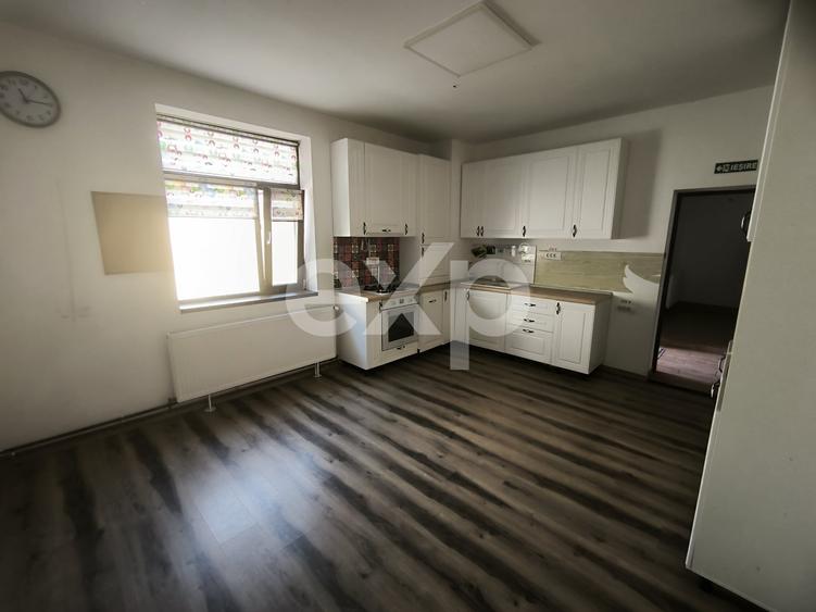 Casă individuală cu 6 camere cu Canalizare în Ultracentral