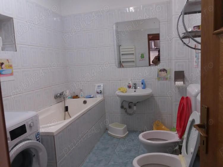 Casă cu 9 camere cu Teren 400 Mp în Militari