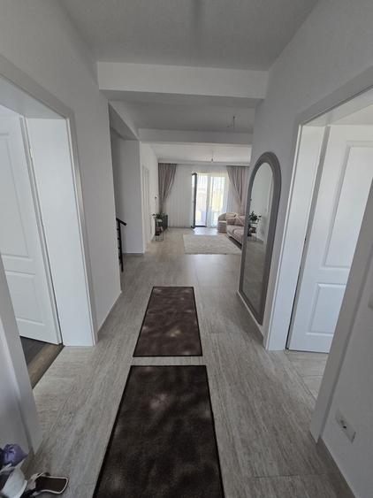 Duplex cu 5 camere cu Canalizare în Moșnița Nouă