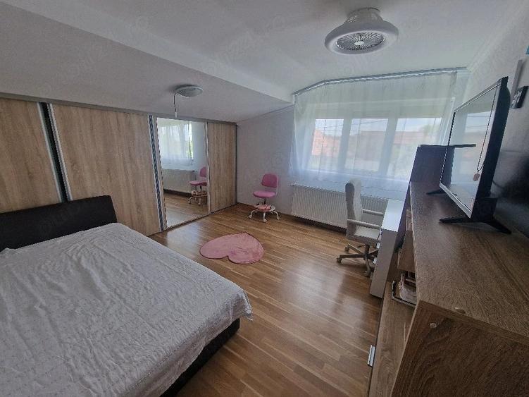 Casă cu 5 camere cu Teren 300 Mp în Exterior Vest