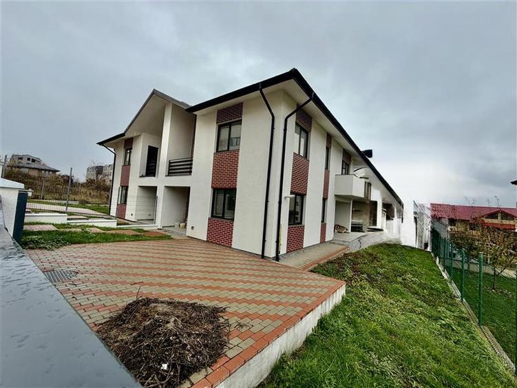 Duplex cu 4 camere cu Teren 250 Mp în Galata