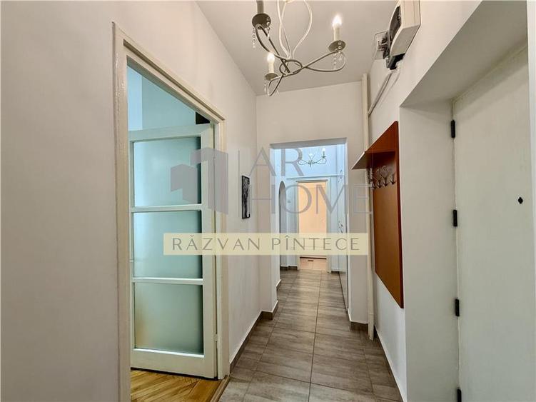 Apartament cu 3 camere decomandat, mobilat în Sud