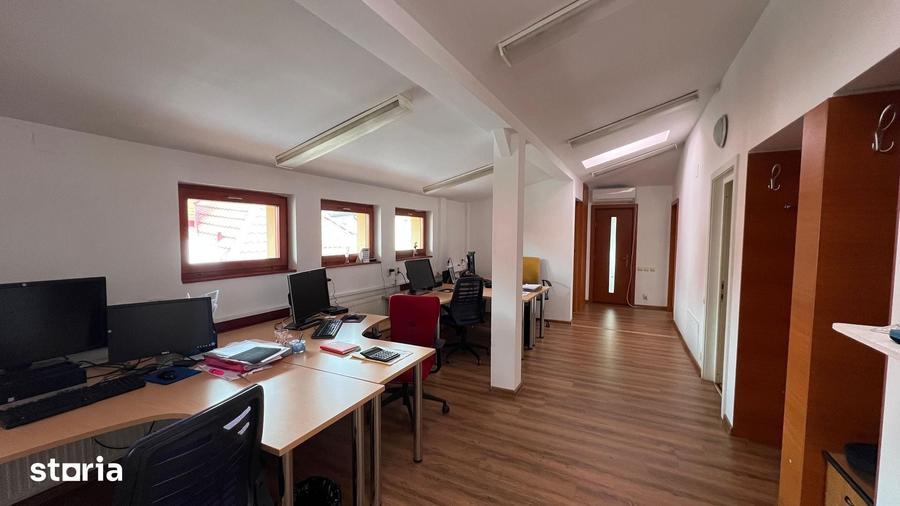 Casă cu 10 camere cu Teren 258 Mp în Cotroceni