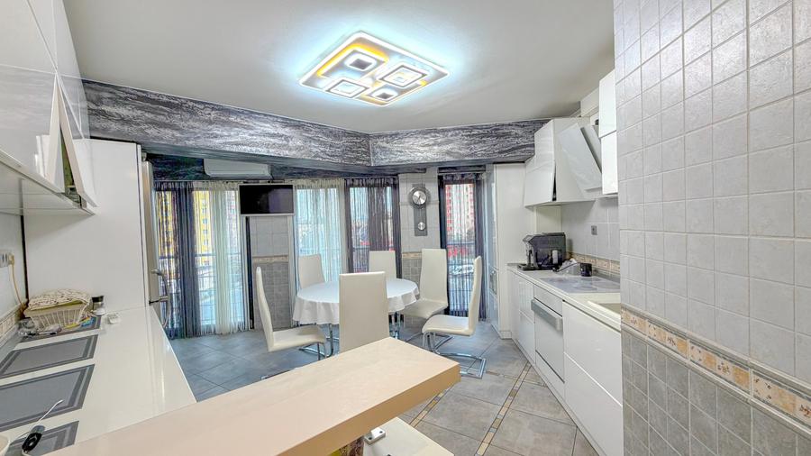 Penthouse cu 4 camere decomandat, mobilat în Gemenii