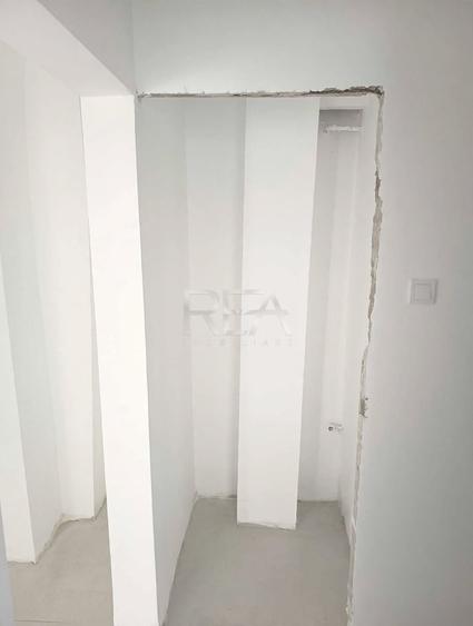 Apartament cu 3 camere decomandat în Berceni