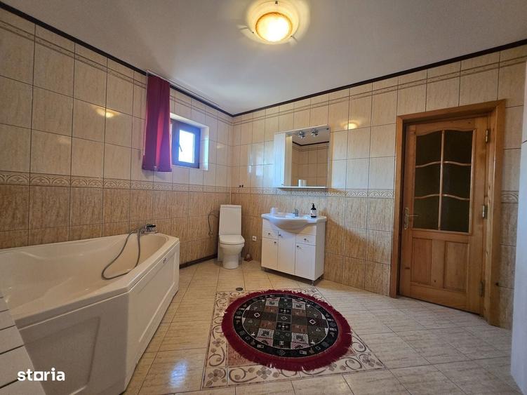 Casă cu 4 camere în Central