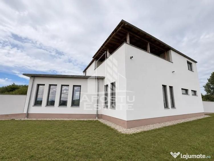 Casă cu 7 camere cu Teren 1080 Mp în Central