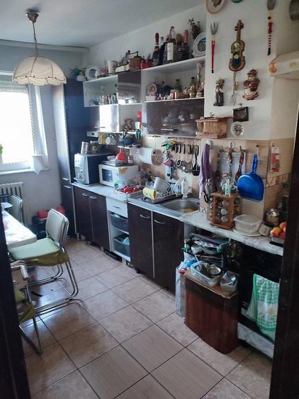 Apartament cu 2 camere decomandat în Km 4