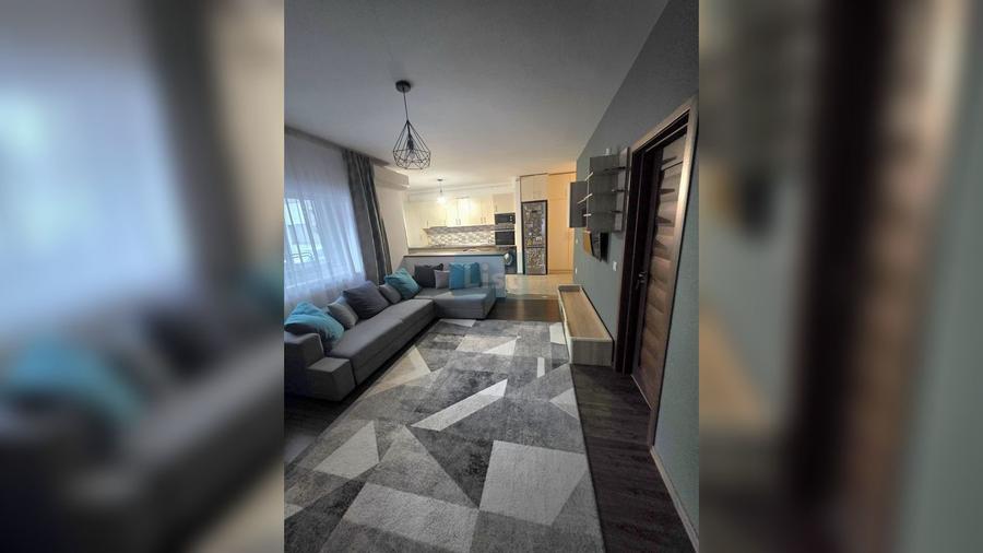 Apartament cu 3 camere semidecomandat, mobilat în Florești