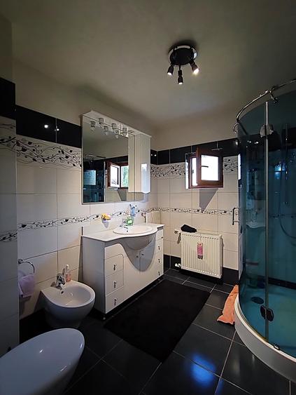 Casă cu 5 camere cu Canalizare în Valu lui Traian
