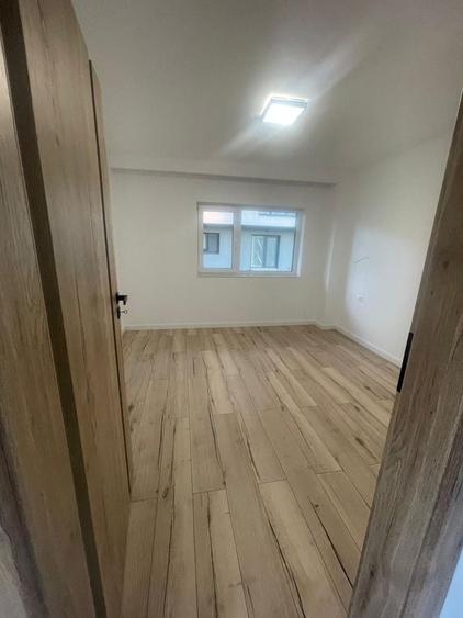 Apartament cu 3 camere decomandat în Florești