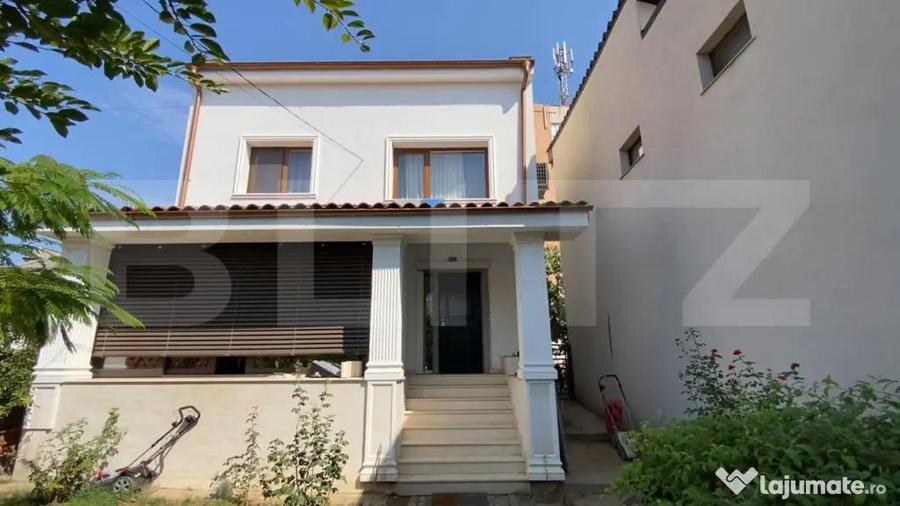 Casă cu 5 camere cu Teren 370 Mp în George Enescu