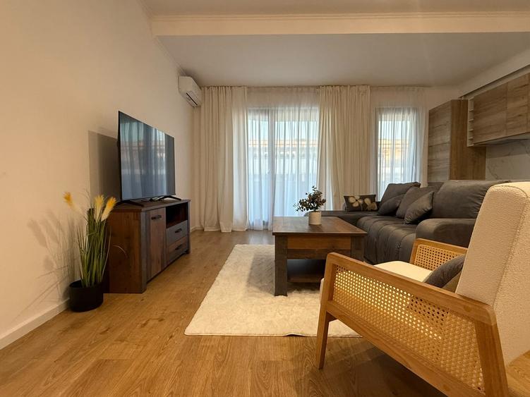 Apartament cu 2 camere semidecomandat, mobilat în Florești