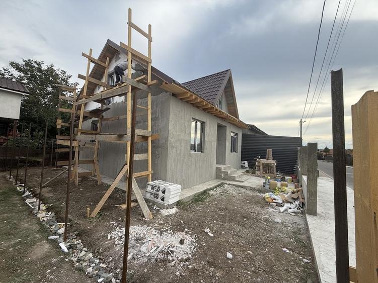 Casă cu 3 camere în Lumina