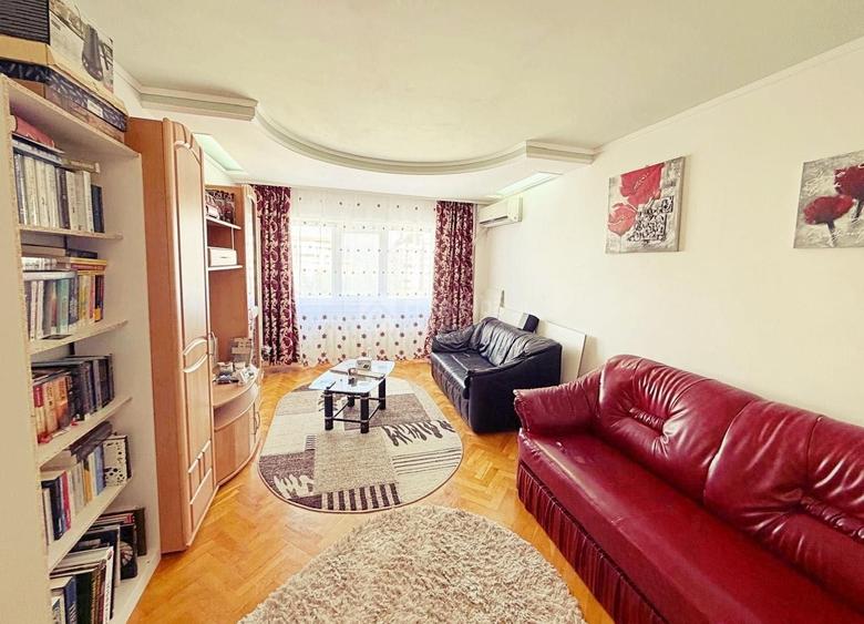 Apartament cu 3 camere decomandat în Nicolina
