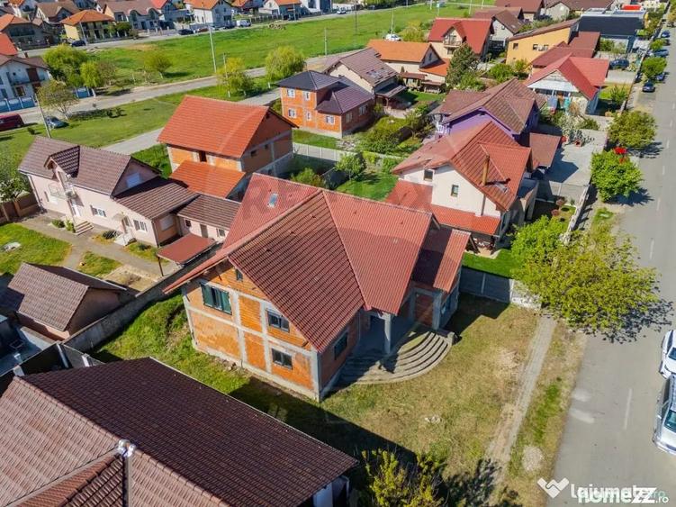 Casă cu 4 camere cu Teren 517 Mp în Vladimirescu