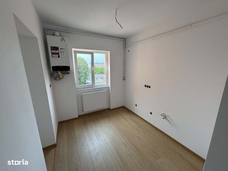 Apartament cu 4 camere decomandat în Central