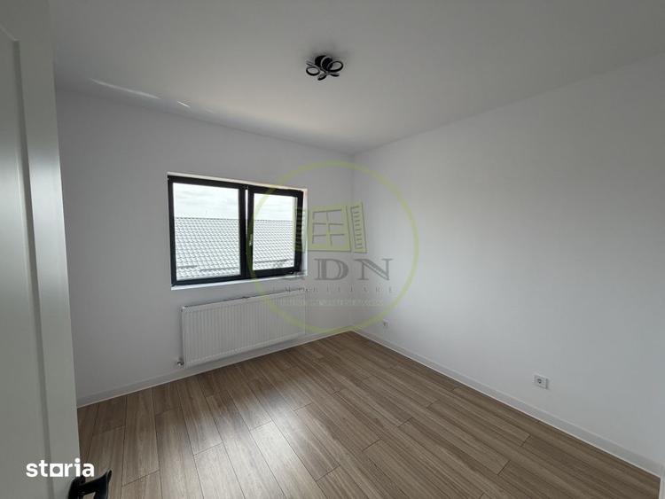 Casă cu 5 camere cu Teren 328 Mp în Cârcea