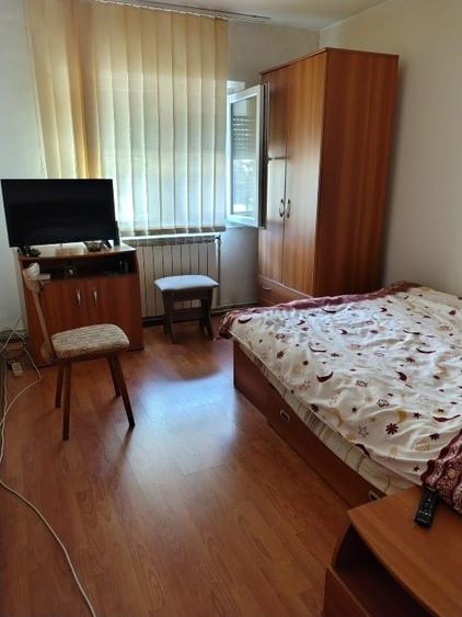 Vând apartament 4 camere decomandat confort 1 etaj 1 - 6
