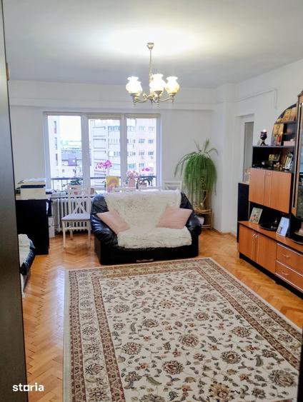 Apartament cu 3 camere decomandat în Dorobanților