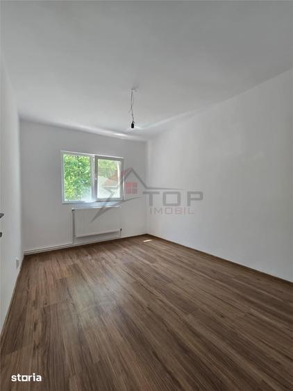 Apartament cu 4 camere decomandat în Dacia