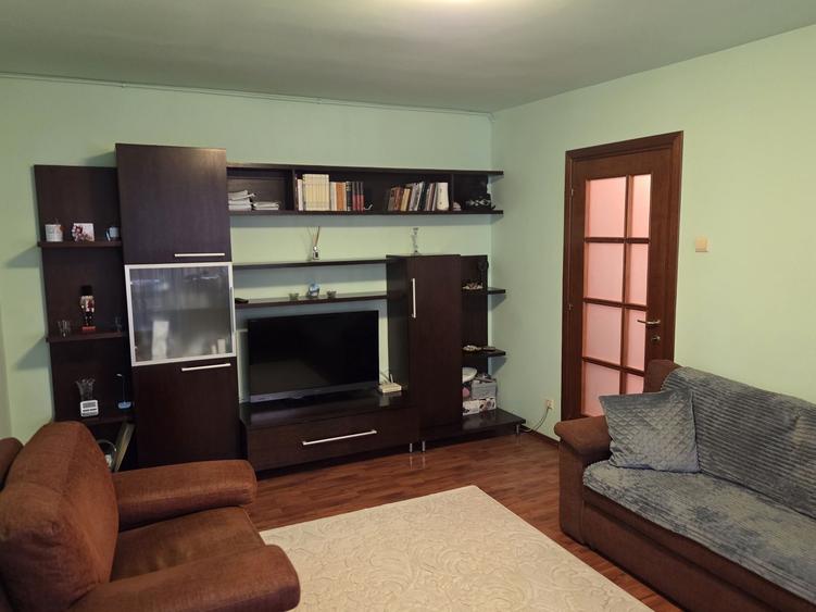 Apartament cu 2 camere semidecomandat în Eroii Revoluției
