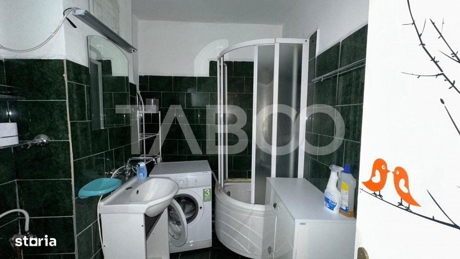 Apartament cu 3 camere decomandat în Turnișor