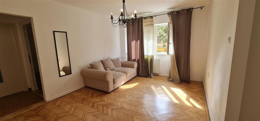 Apartament cu 2 camere semidecomandat, mobilat în Podgoria