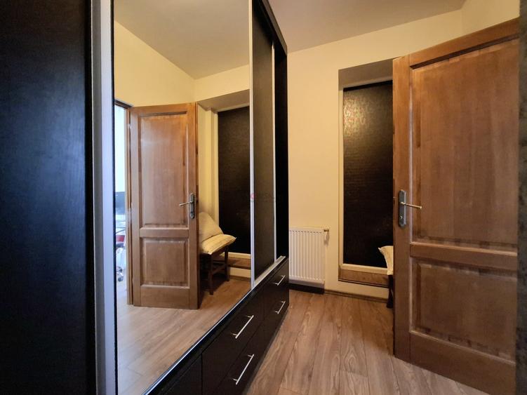 Apartament cu 4 camere semidecomandat, mobilat în Pipera