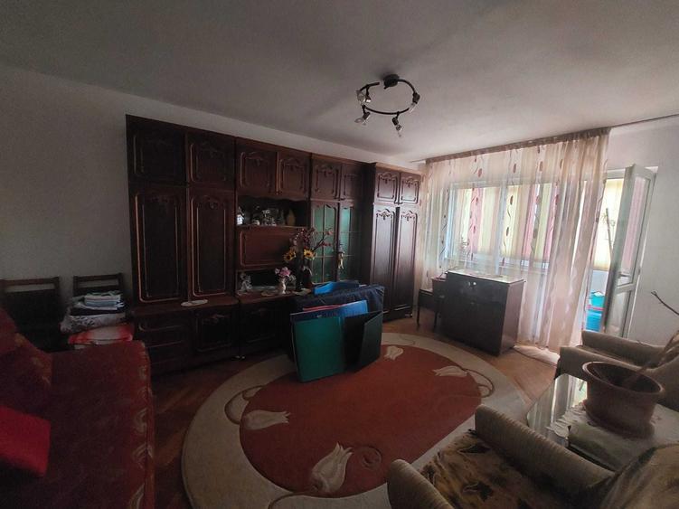 Apartament cu 3 camere decomandat în Alecu Russo