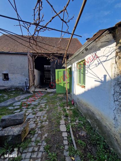 Casă cu 3 camere cu Teren 2628 Mp în Racoș