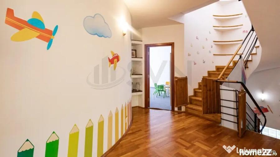 Casă cu 7 camere cu Teren 140 Mp în Parcul Carol