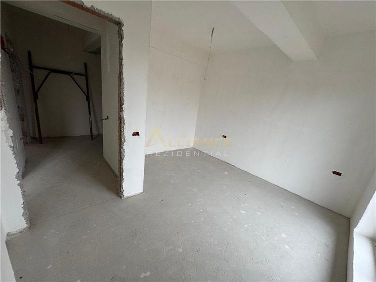 Duplex cu 4 camere cu Canalizare în Central