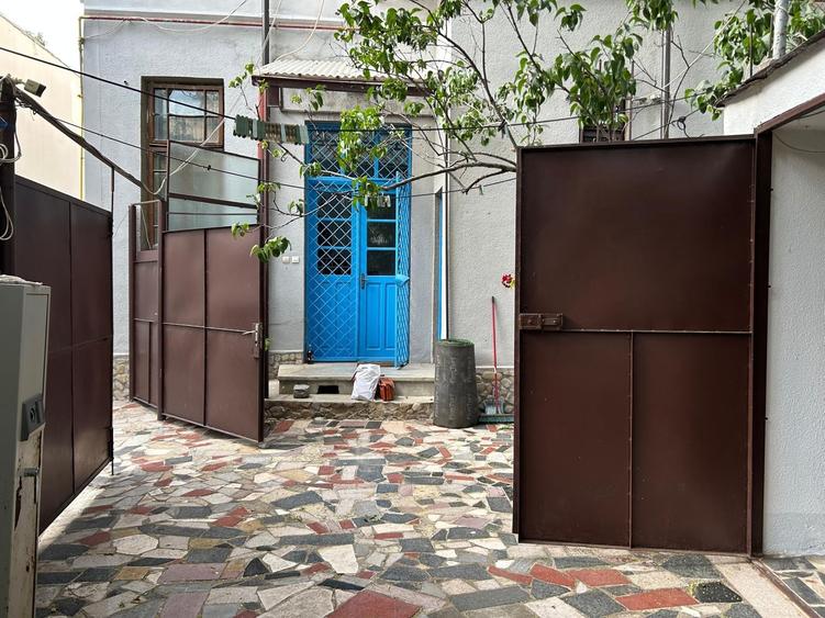 Apartament cu 6 camere decomandat în Grădina Icoanei