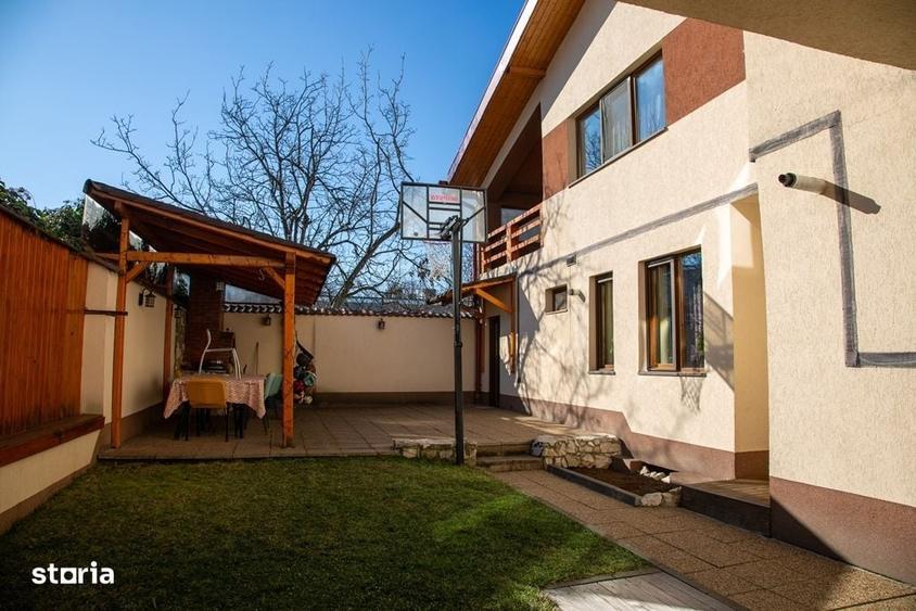Casă cu 4 camere în Cristian