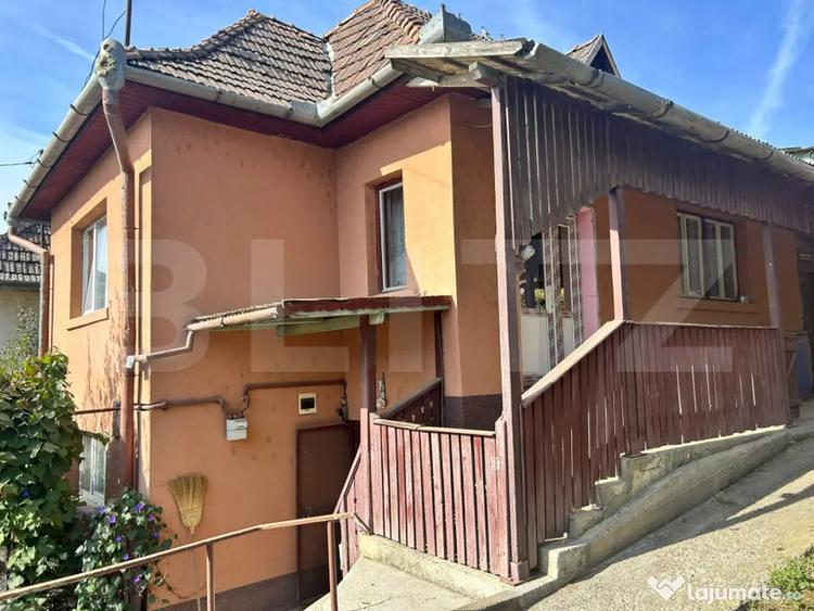 Casă cu 2 camere cu Teren 650 Mp în Acățari