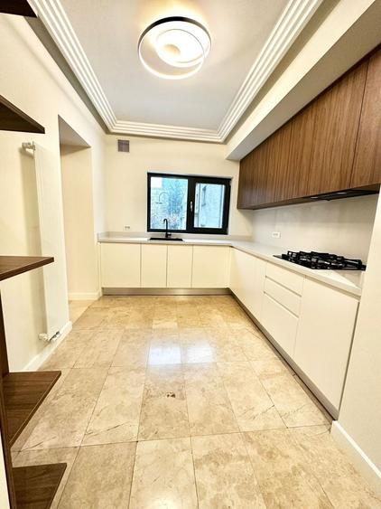 Apartament cu 4 camere semidecomandat, mobilat în Dorobanți