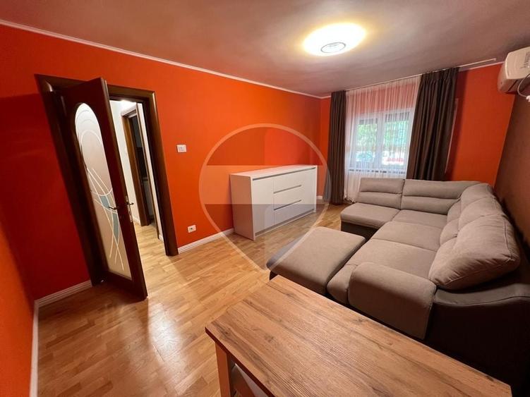 Apartament cu 2 camere decomandat, mobilat în Central