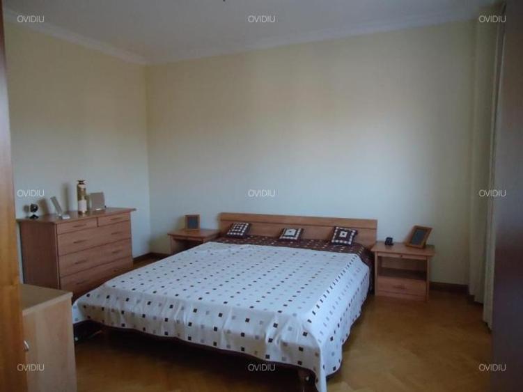 Apartament cu 3 camere decomandat, mobilat în Primăverii