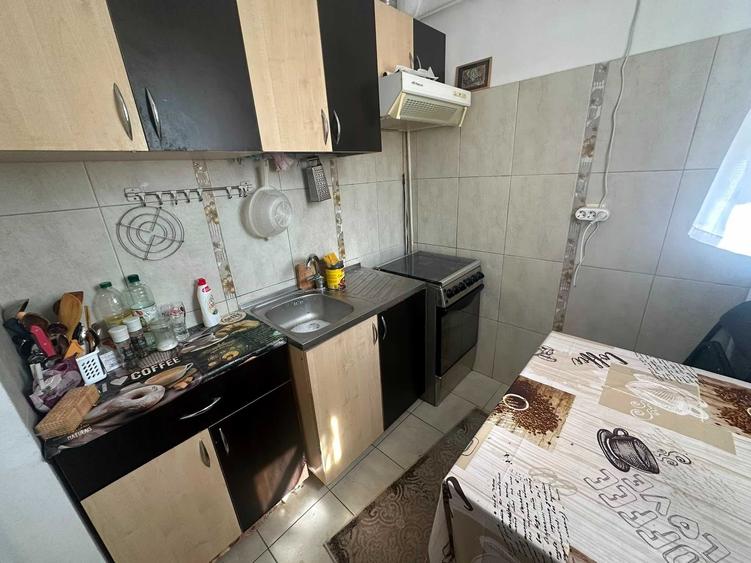 Apartament cu 2 camere semidecomandat în Petrișor