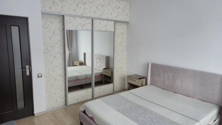 Apartament cu 3 camere decomandat în Casele Micești