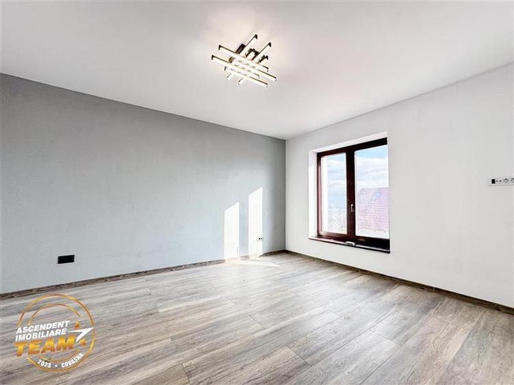 Casă individuală cu 8 camere cu Teren 1348 Mp în Simeria