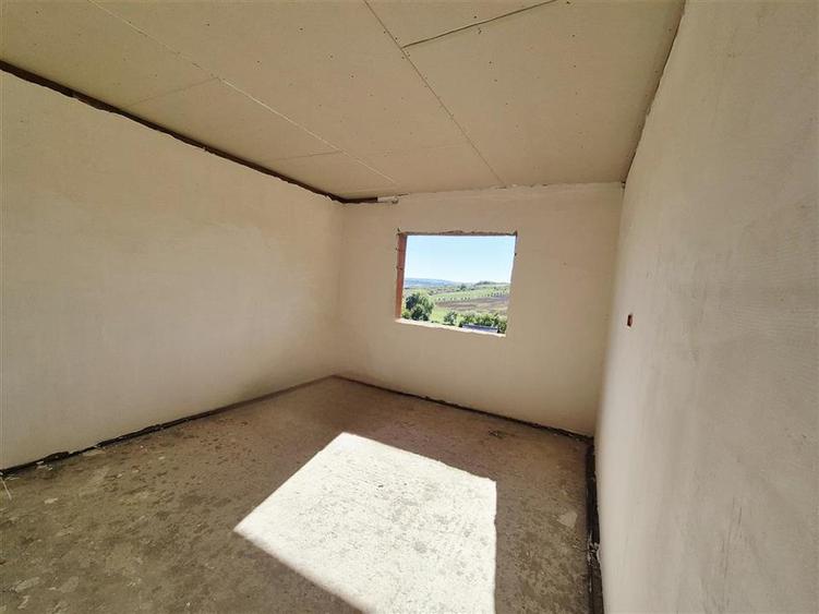 Casă cu 5 camere cu Teren 538 Mp în Bârnova