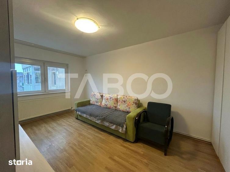 Apartament cu 3 camere decomandat, mobilat în Valea Aurie