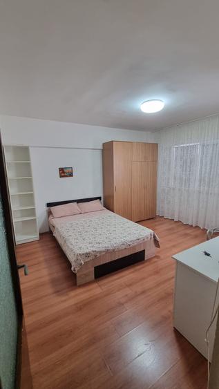 Garsonieră semidecomandată în Casa de Cultură