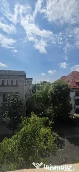 Apartament cu 3 camere decomandat în Știrbei Vodă